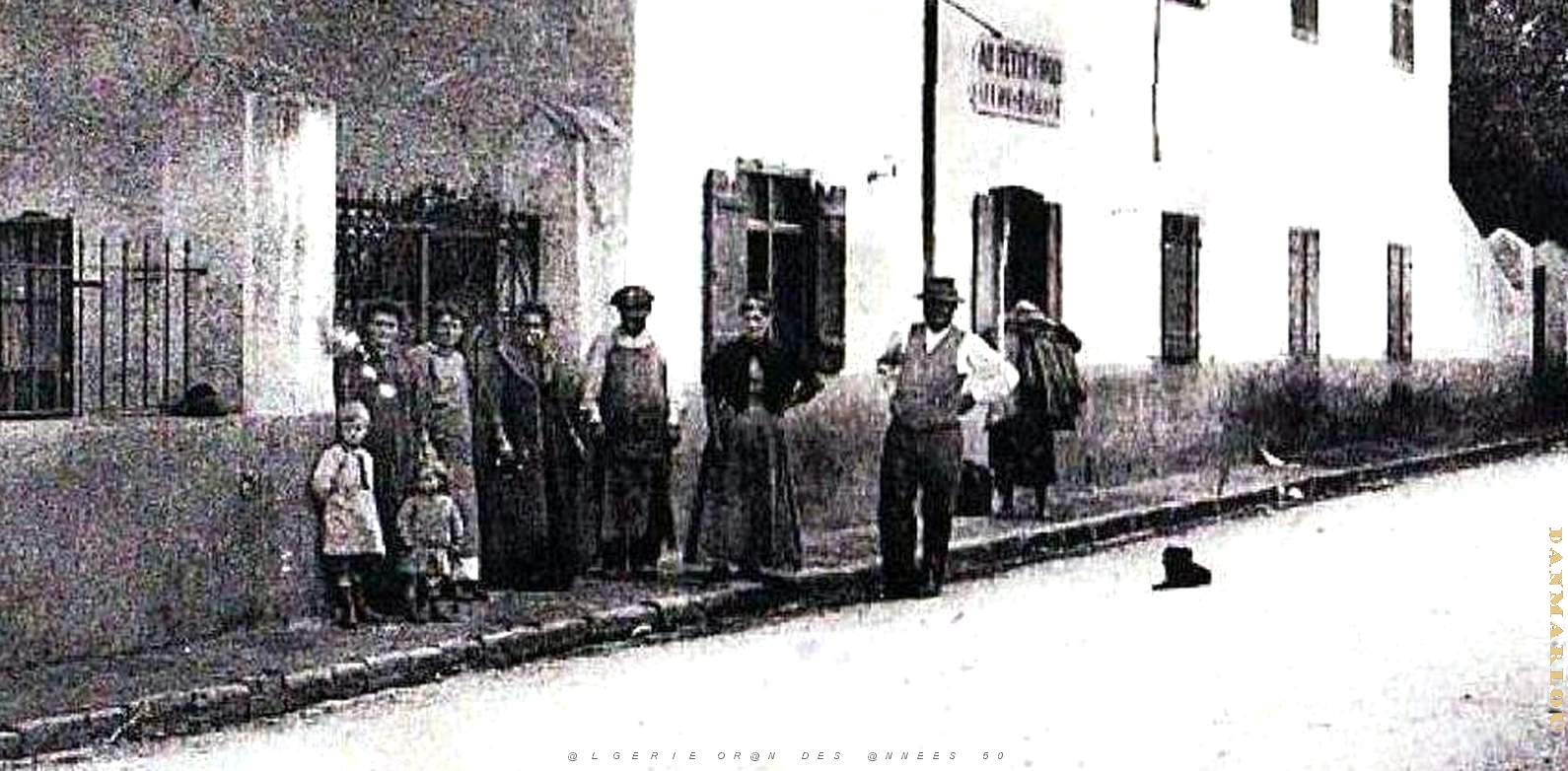 2537- Damiette - Grande Rue - Hotel du Petit-Tivoli2 - 1915.jpg